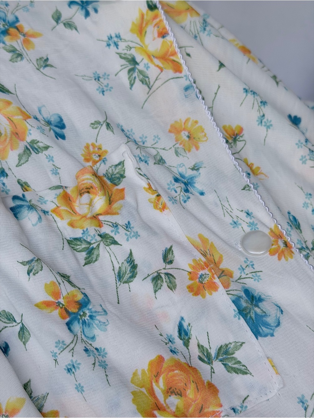 VINTAGE Floral Button-Front Housecoat Robe - Yellow Blue Roses Duster - Picture 6 of 6